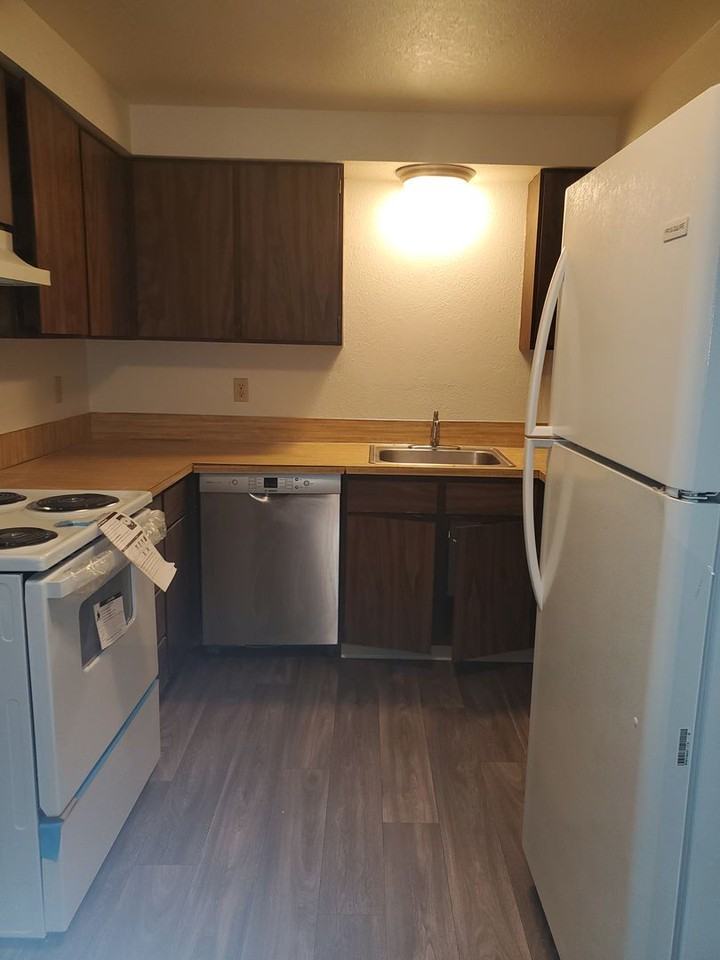 740 Manor Way - Photo 7 of 20