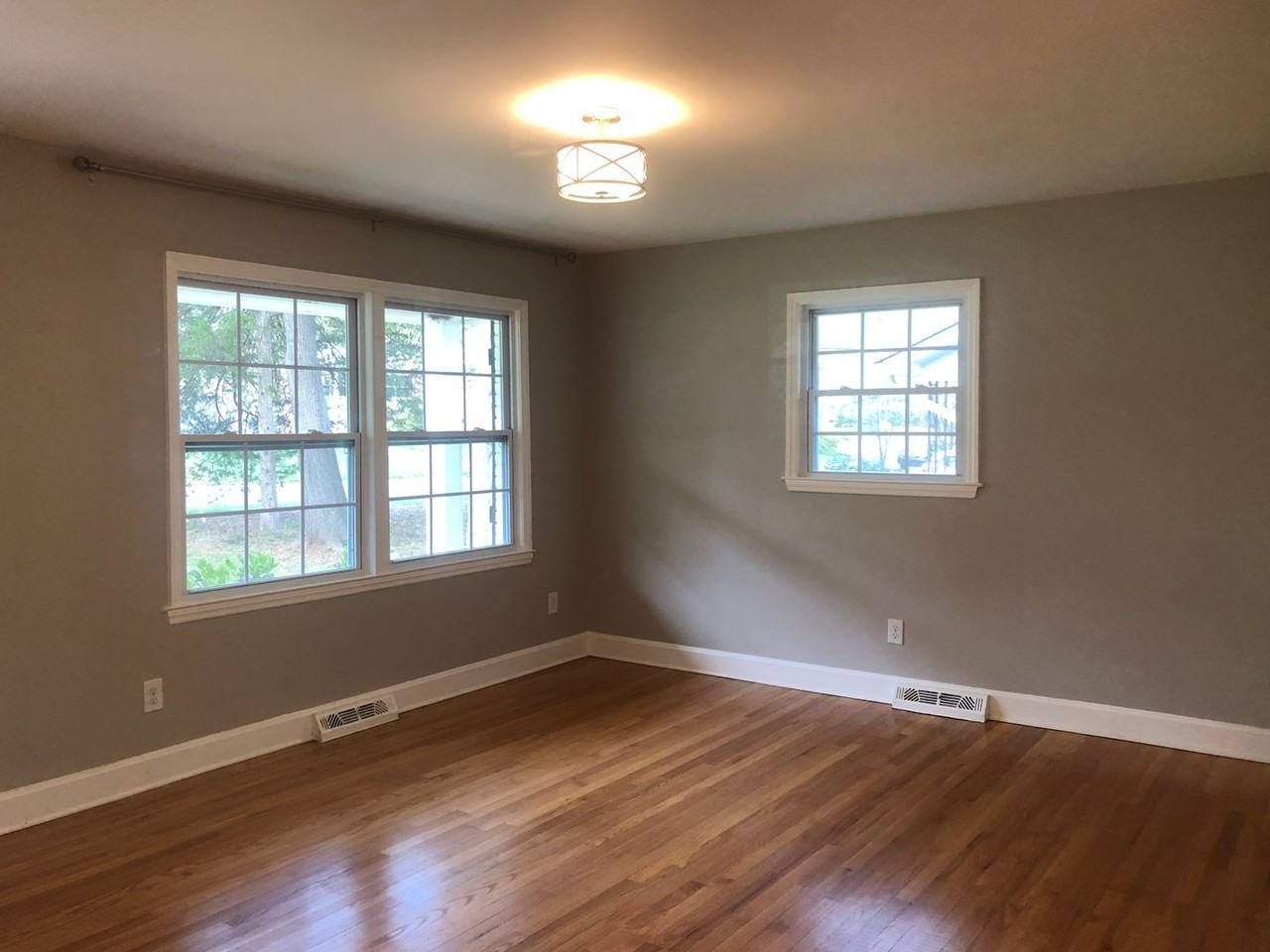 1710 Starbrook Dr - Photo 2 of 29