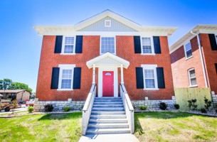 featured image of 412 E Harrison St