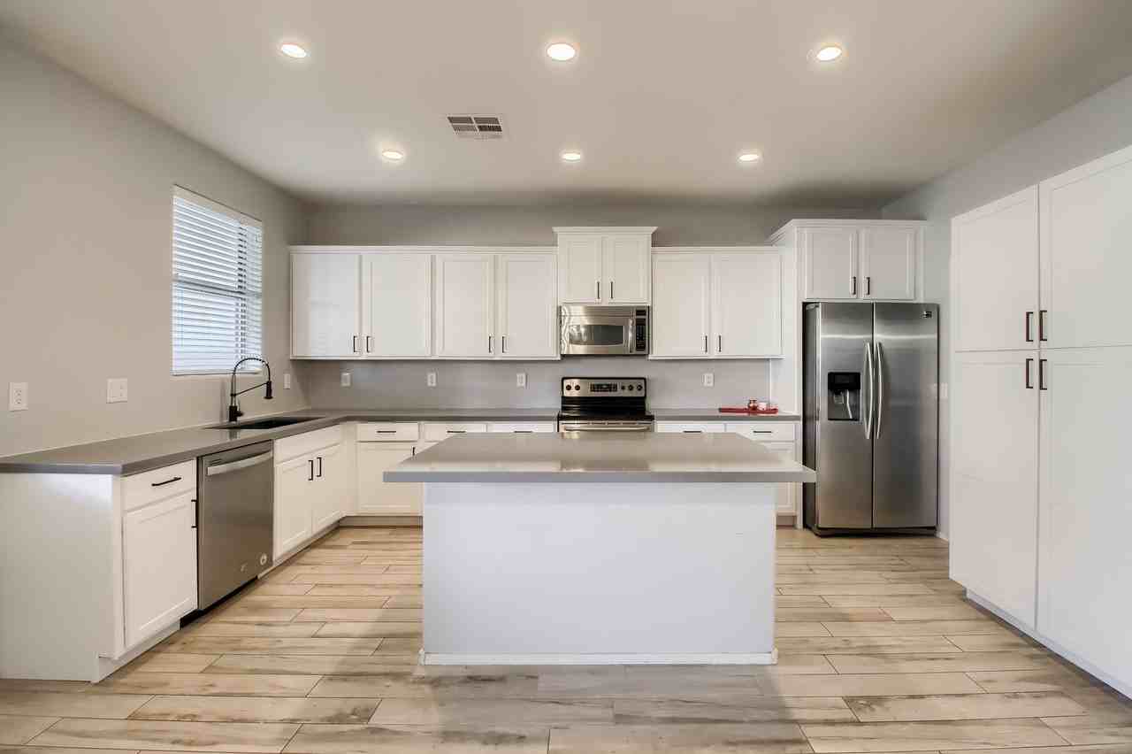 11720 W Foothill Ct - Photo 3 of 41