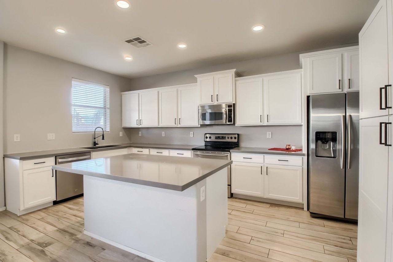 11720 W Foothill Ct - Photo 4 of 41