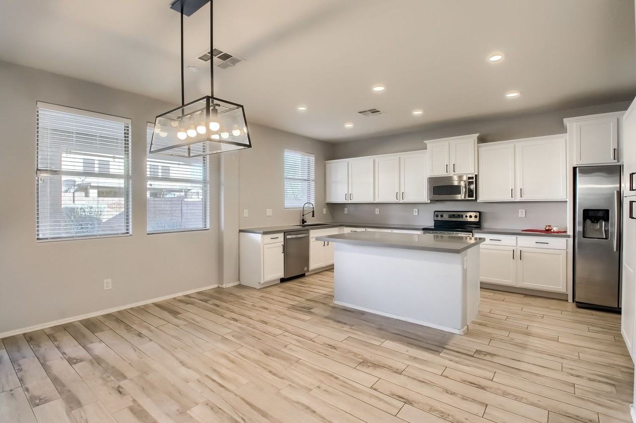 11720 W Foothill Ct - Photo 5 of 41