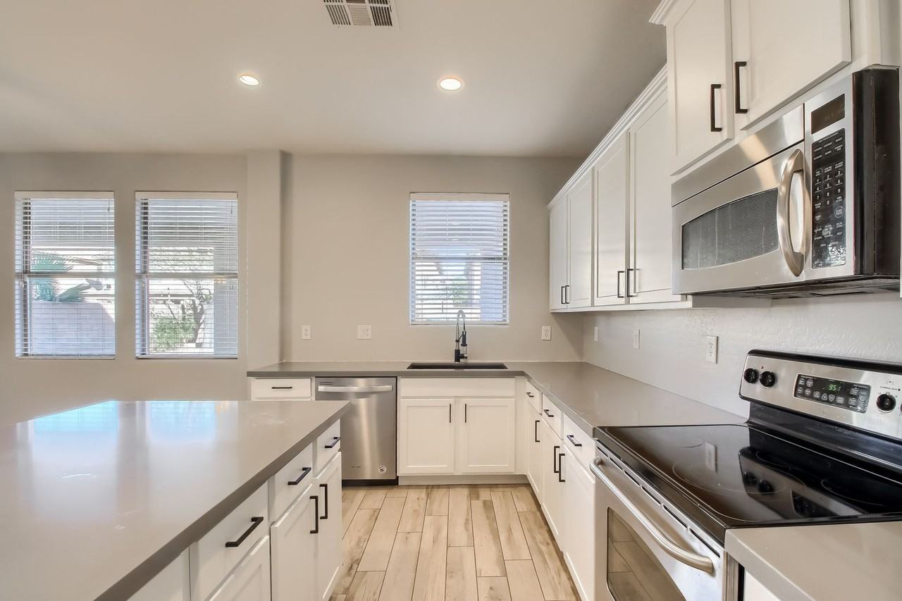 11720 W Foothill Ct - Photo 6 of 41