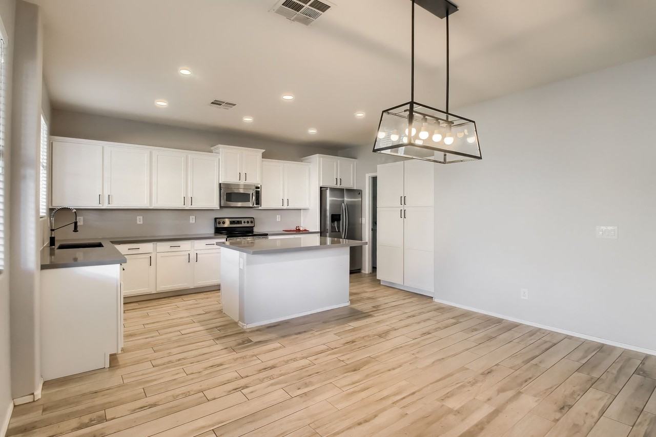 11720 W Foothill Ct - Photo 7 of 41