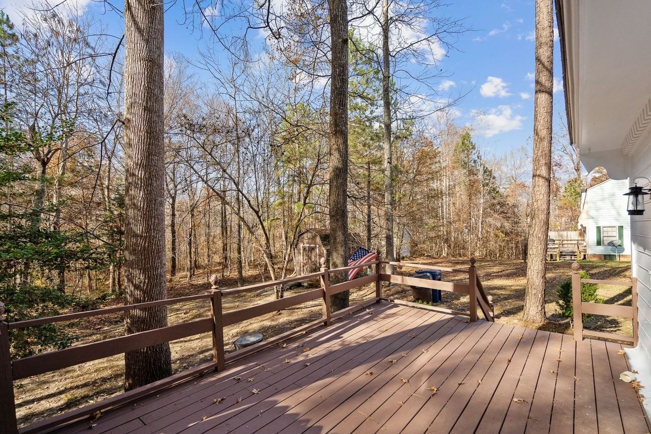 207 Jamestown Dr - Photo 4 of 19