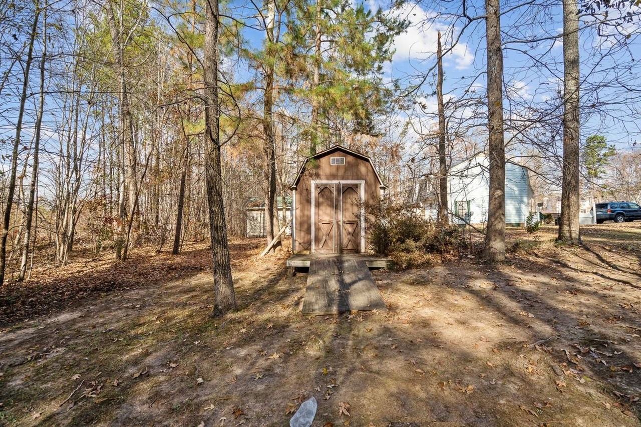 207 Jamestown Dr - Photo 5 of 19