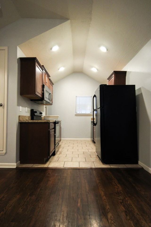 1417 E Mcdaniel St - Photo 5 of 17