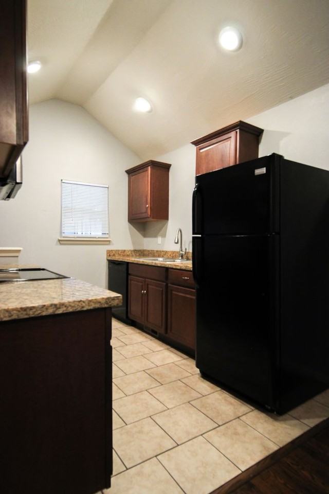 1417 E Mcdaniel St - Photo 6 of 17