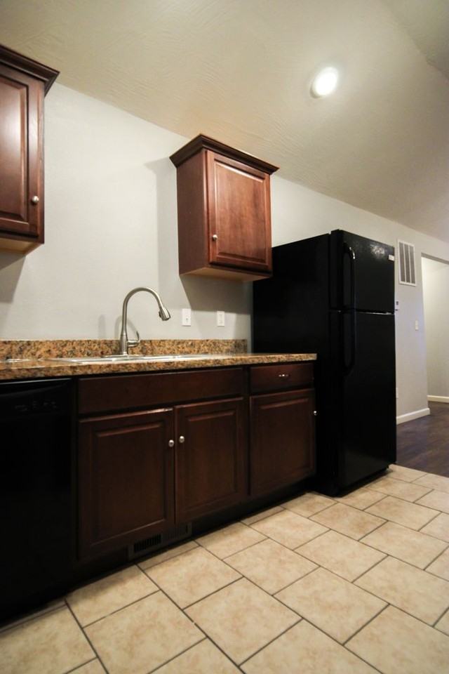 1417 E Mcdaniel St - Photo 7 of 17