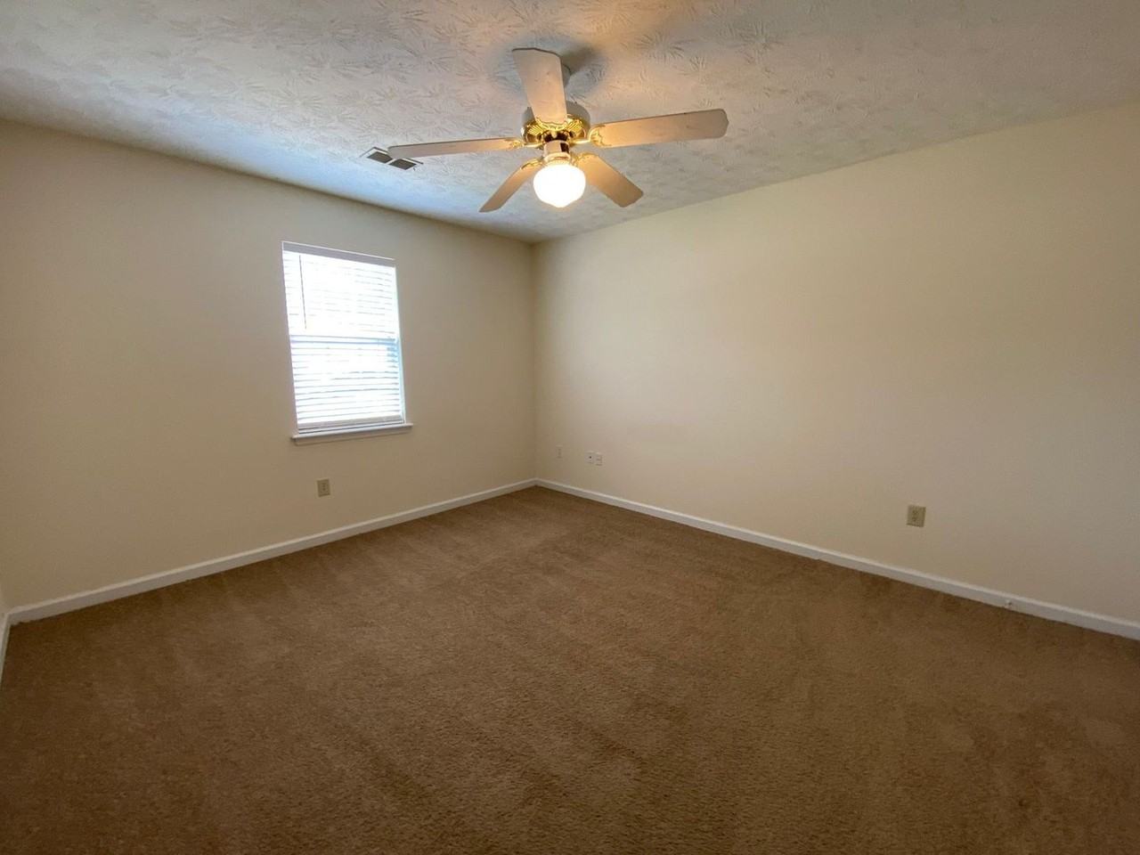 100 Hunter Run Road - Photo 7 of 13