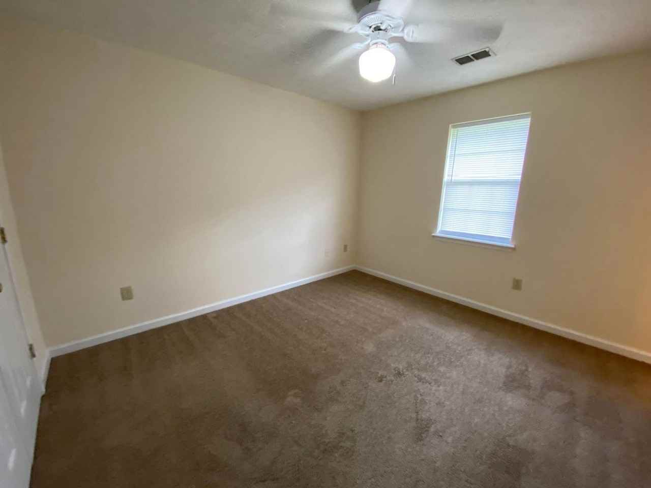 105 Hunters Run Rd - Photo 5 of 11