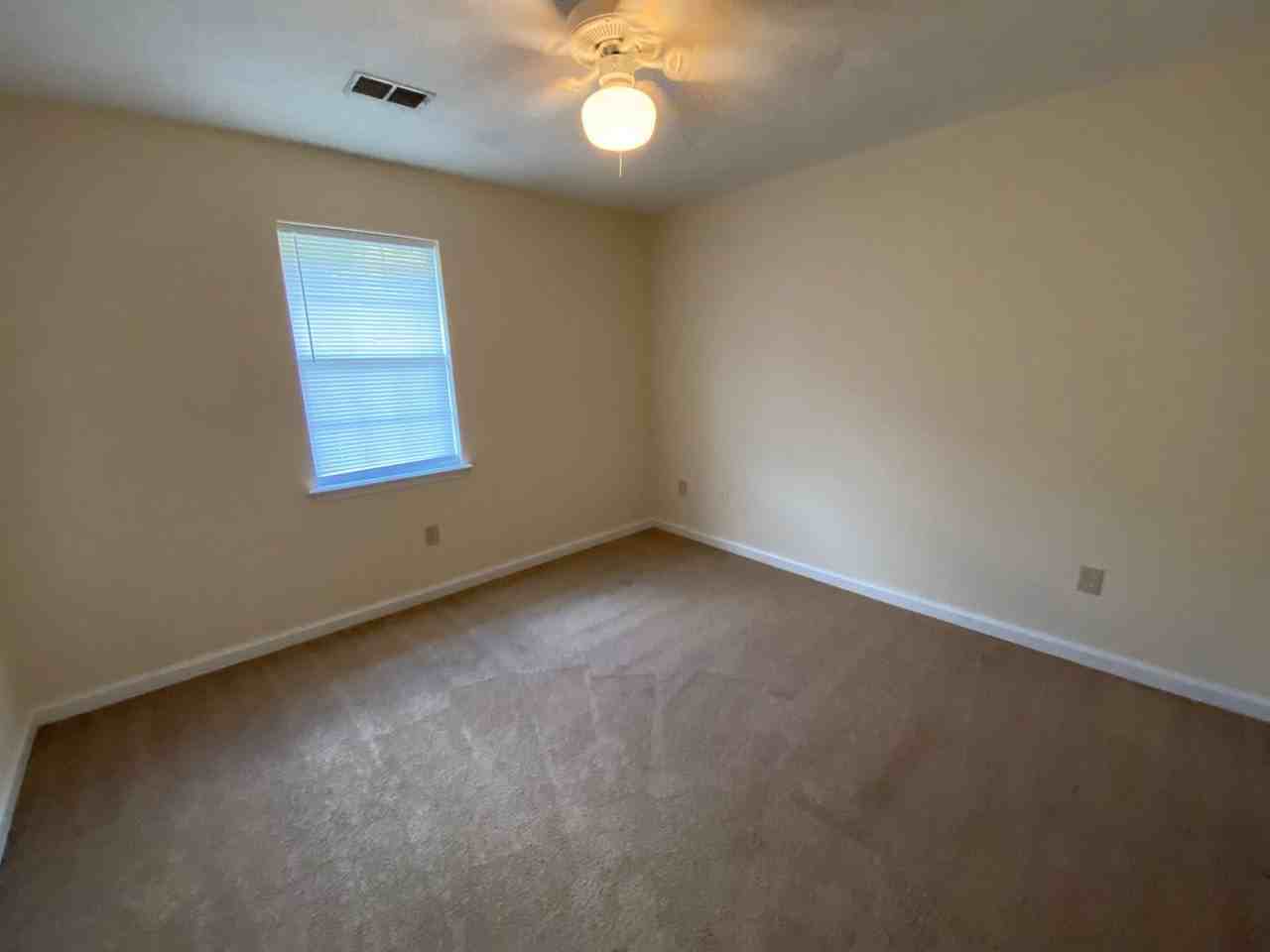 105 Hunters Run Rd - Photo 7 of 11