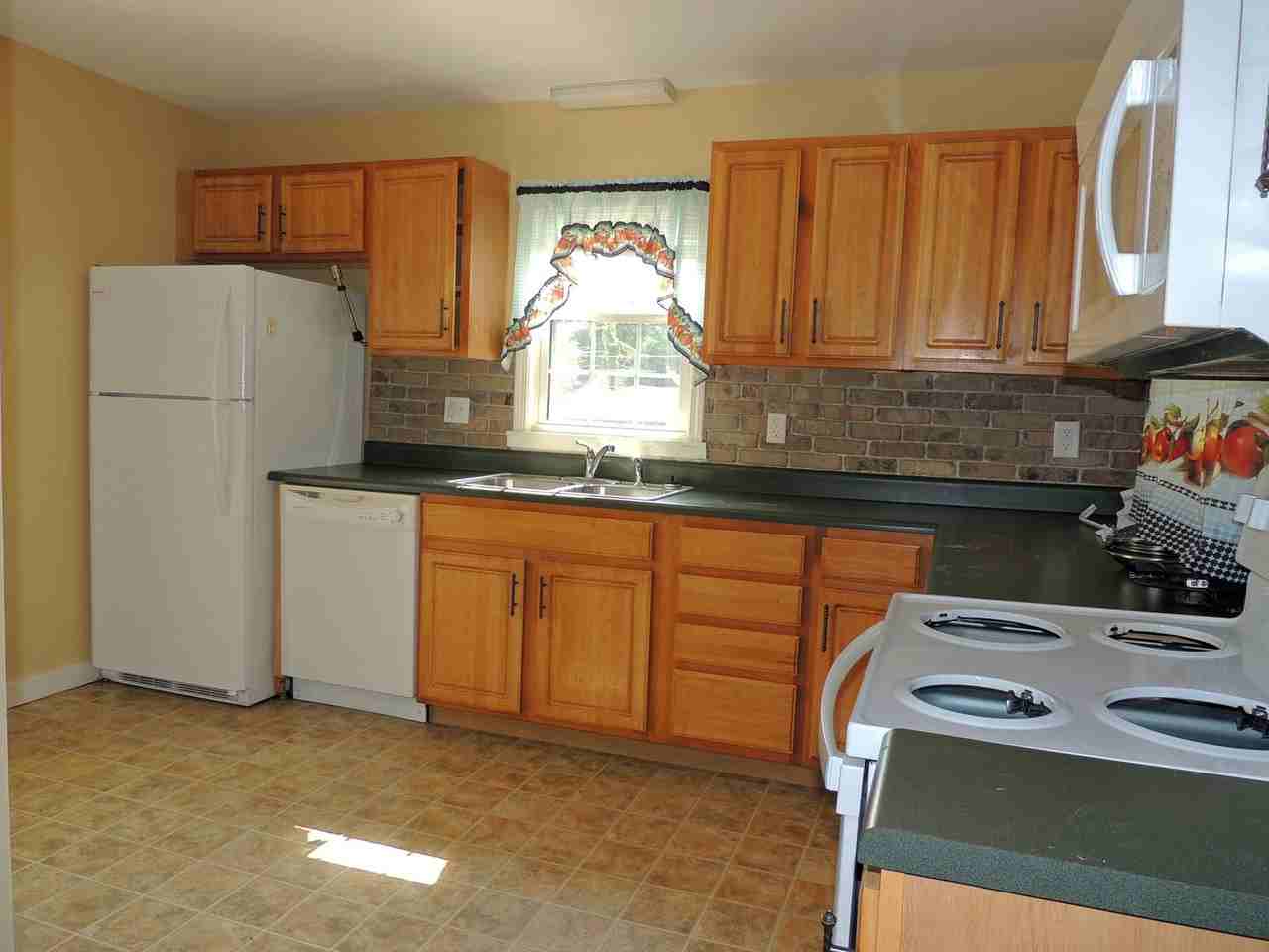 300 Rose Ave - Photo 4 of 17