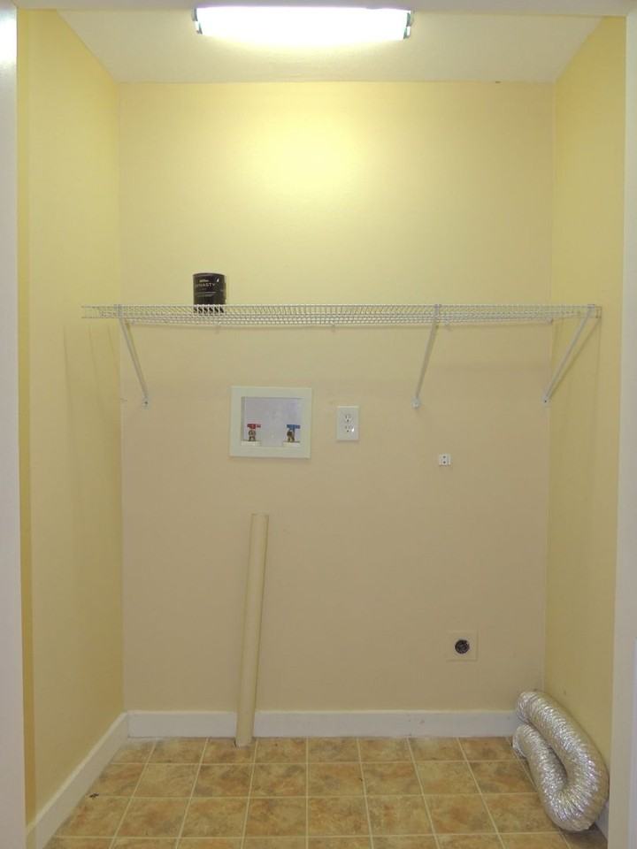 300 Rose Ave - Photo 5 of 17