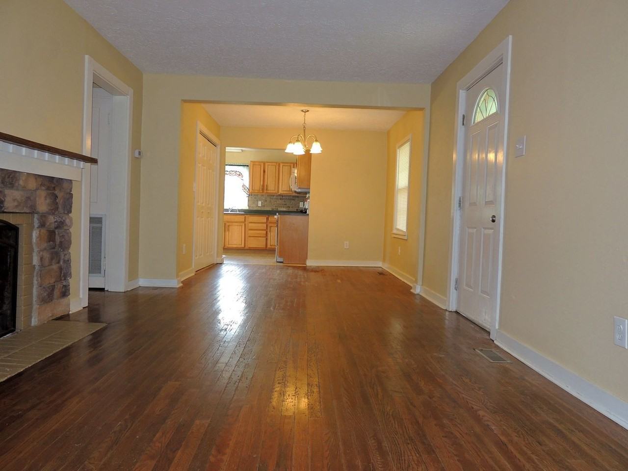 300 Rose Ave - Photo 7 of 17
