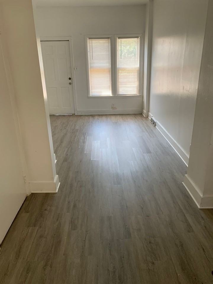 1121 Muhlenberg Street - Photo 2 of 11
