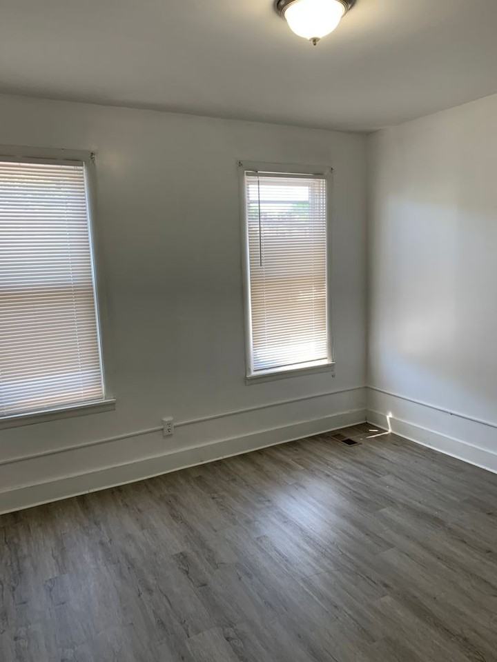 1121 Muhlenberg Street - Photo 3 of 11