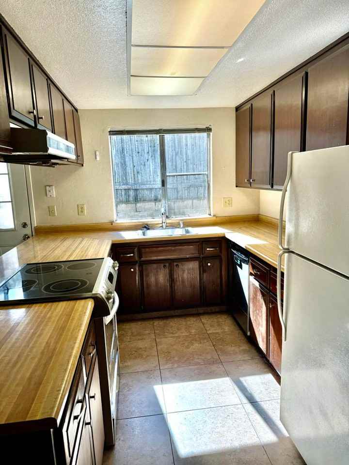 2010A Inglis Way - Photo 5 of 14