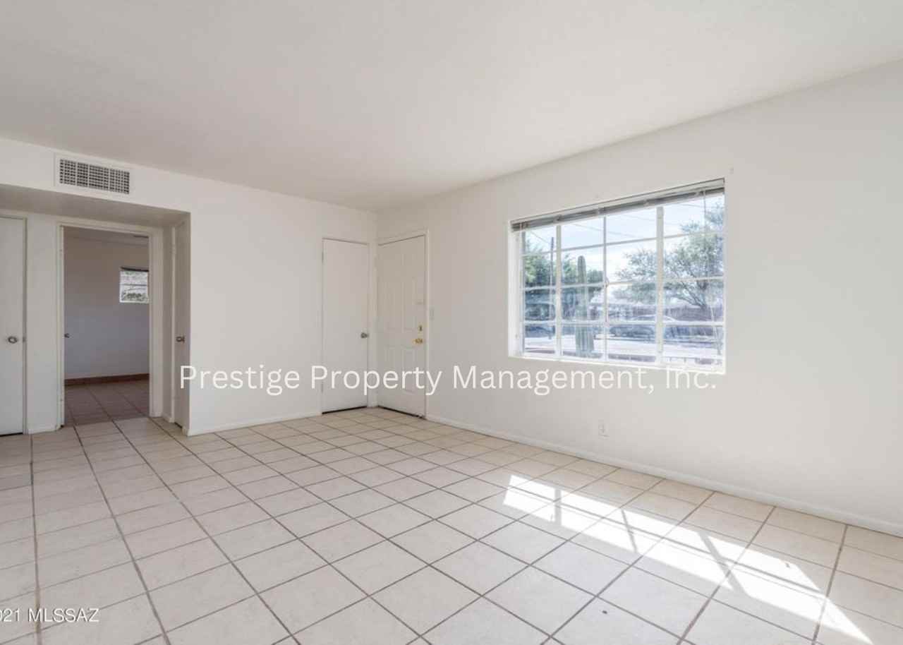 3233 E Bermuda St - Photo 3 of 20