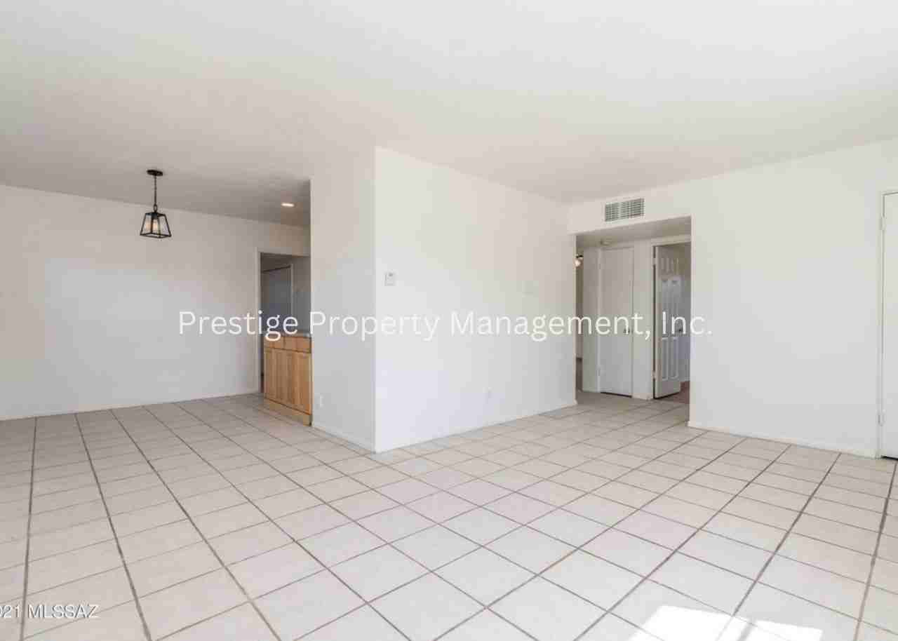 3233 E Bermuda St - Photo 4 of 20