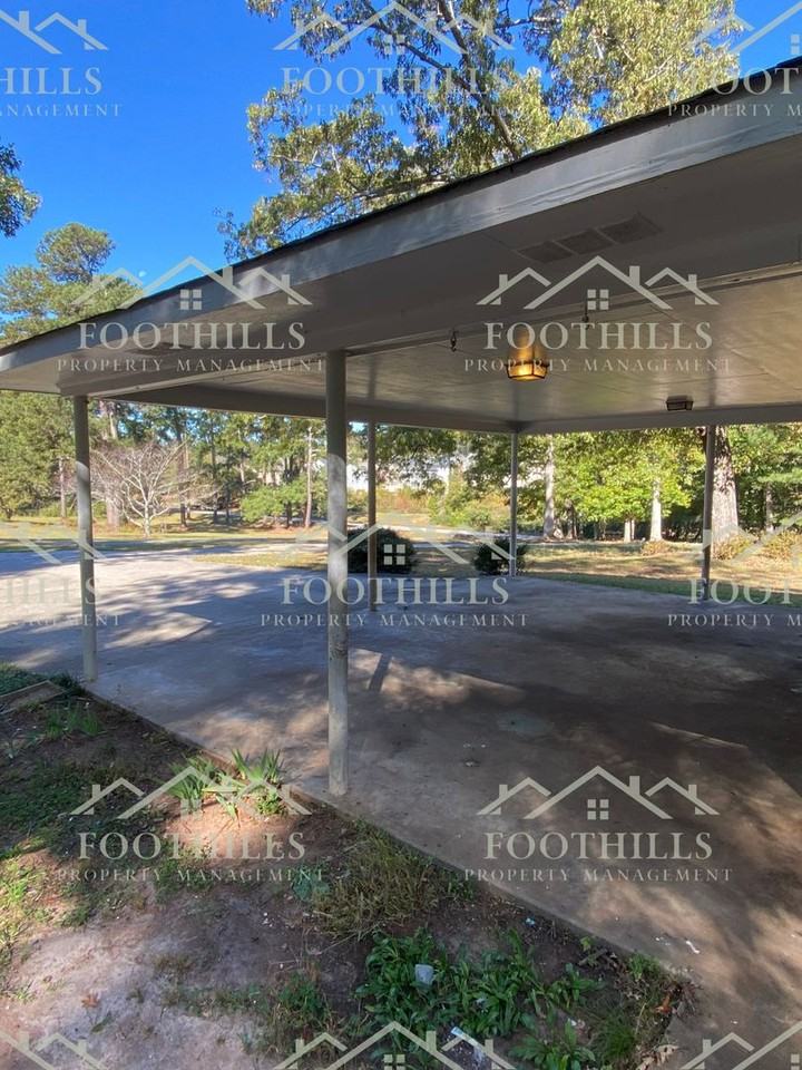 1109 Reed Rd - Photo 3 of 20