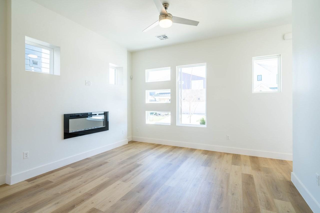 2512 Nw 129th St - Photo 2 of 16