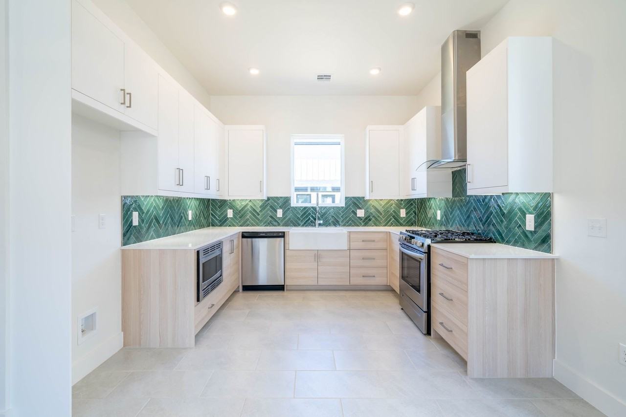 2512 Nw 129th St - Photo 4 of 16