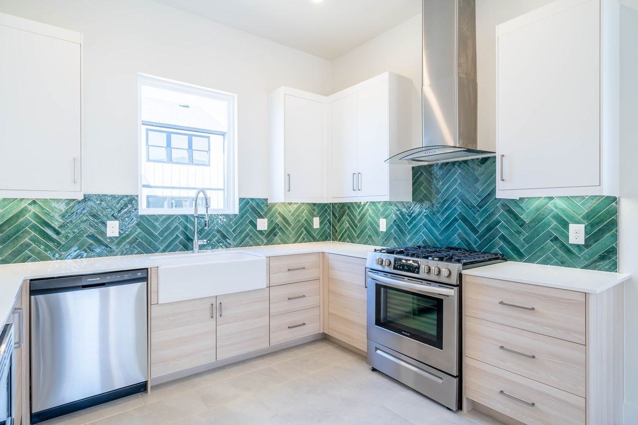 2512 Nw 129th St - Photo 5 of 16