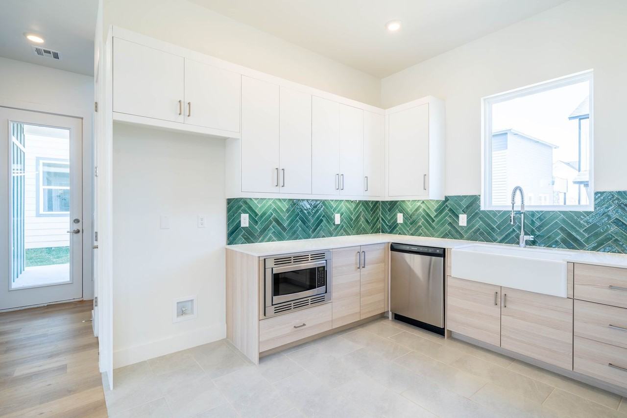 2512 Nw 129th St - Photo 6 of 16
