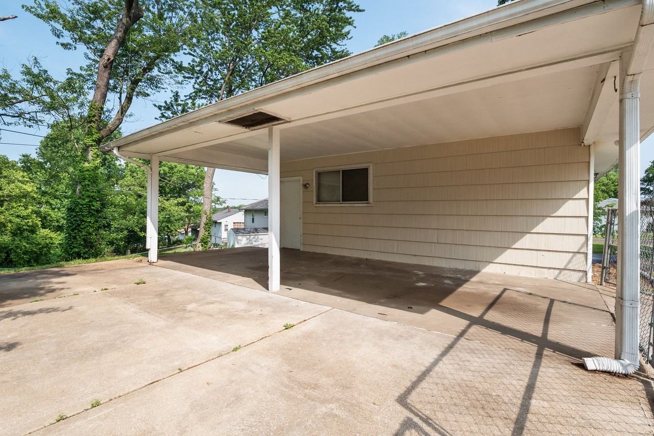 5661 Bermuda Dr - Photo 2 of 26
