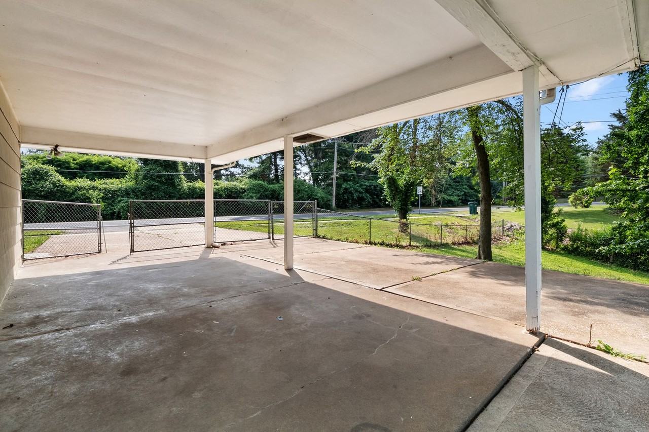5661 Bermuda Dr - Photo 3 of 26