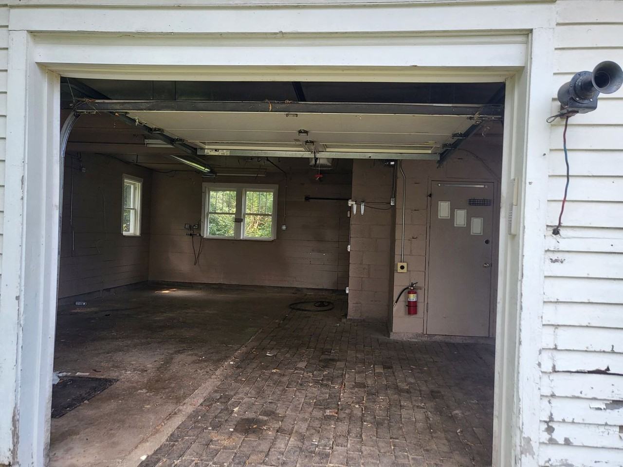 1141 N Dye Rd - Photo 4 of 26