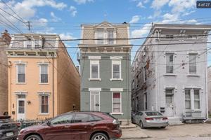 featured image of 2233 Victor St