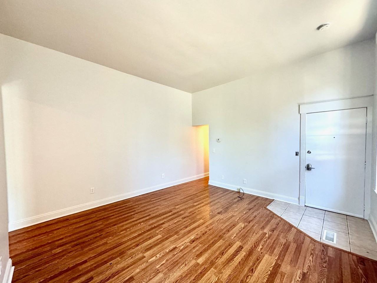2233 Victor St - Photo 5 of 50