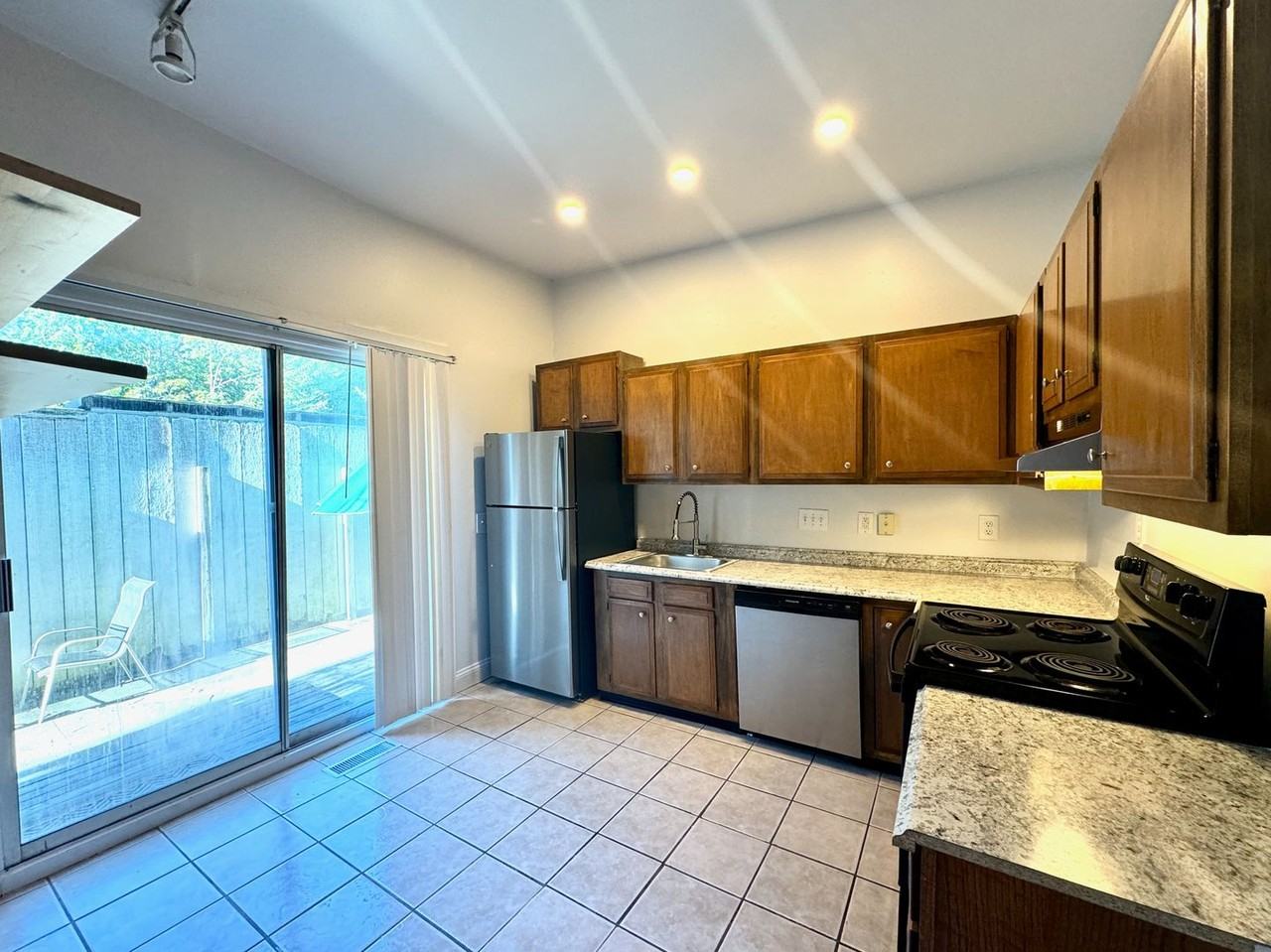 2233 Victor St - Photo 7 of 50