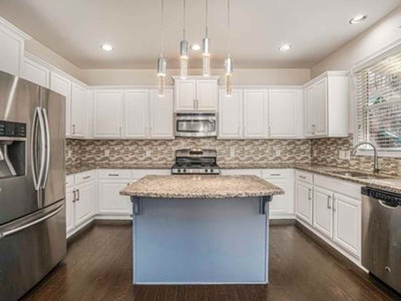 377 Shiloh Manor Dr - Photo 3 of 32