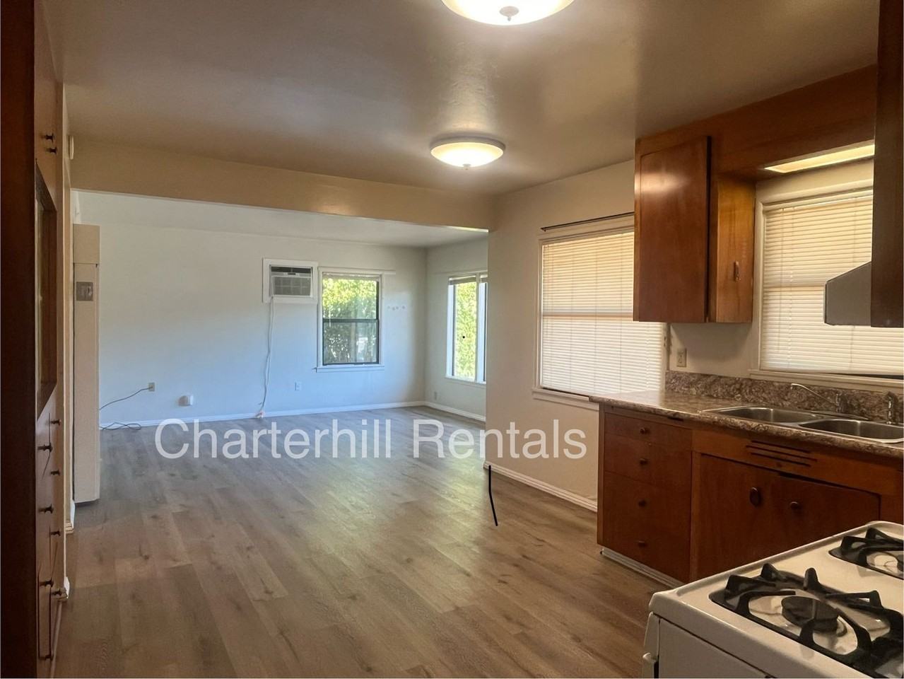 121 S East St - Photo 2 of 13