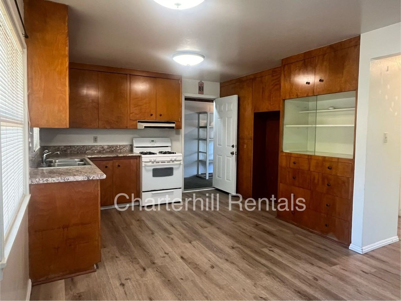 121 S East St - Photo 3 of 13