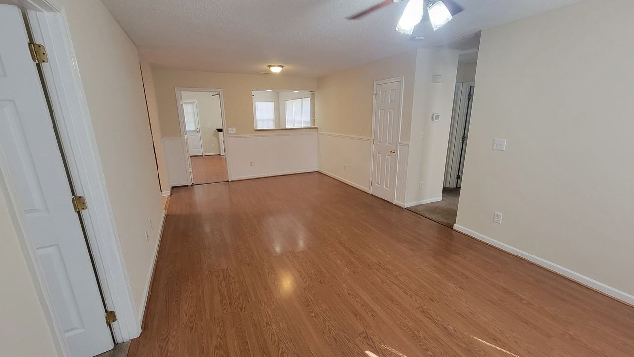 1008 Crescent Way - Photo 3 of 13