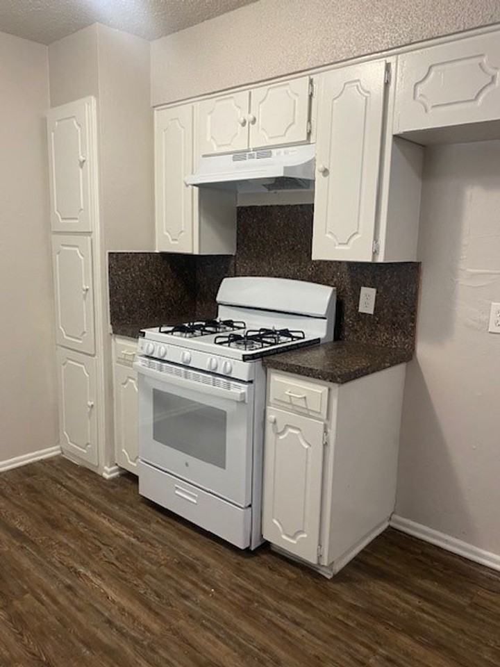 625 Judith St - Photo 5 of 10