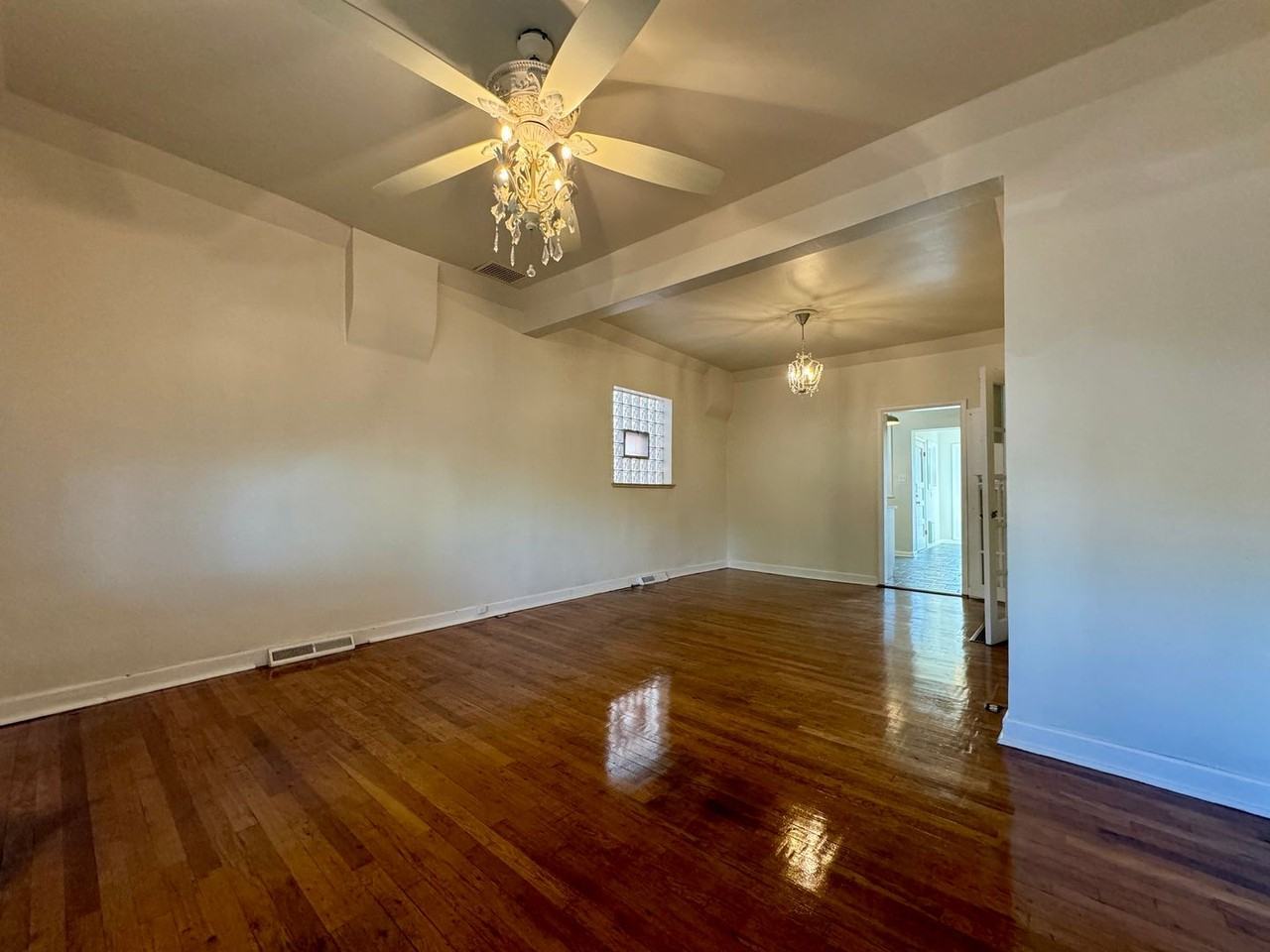 2519 S Acoma St - Photo 4 of 22