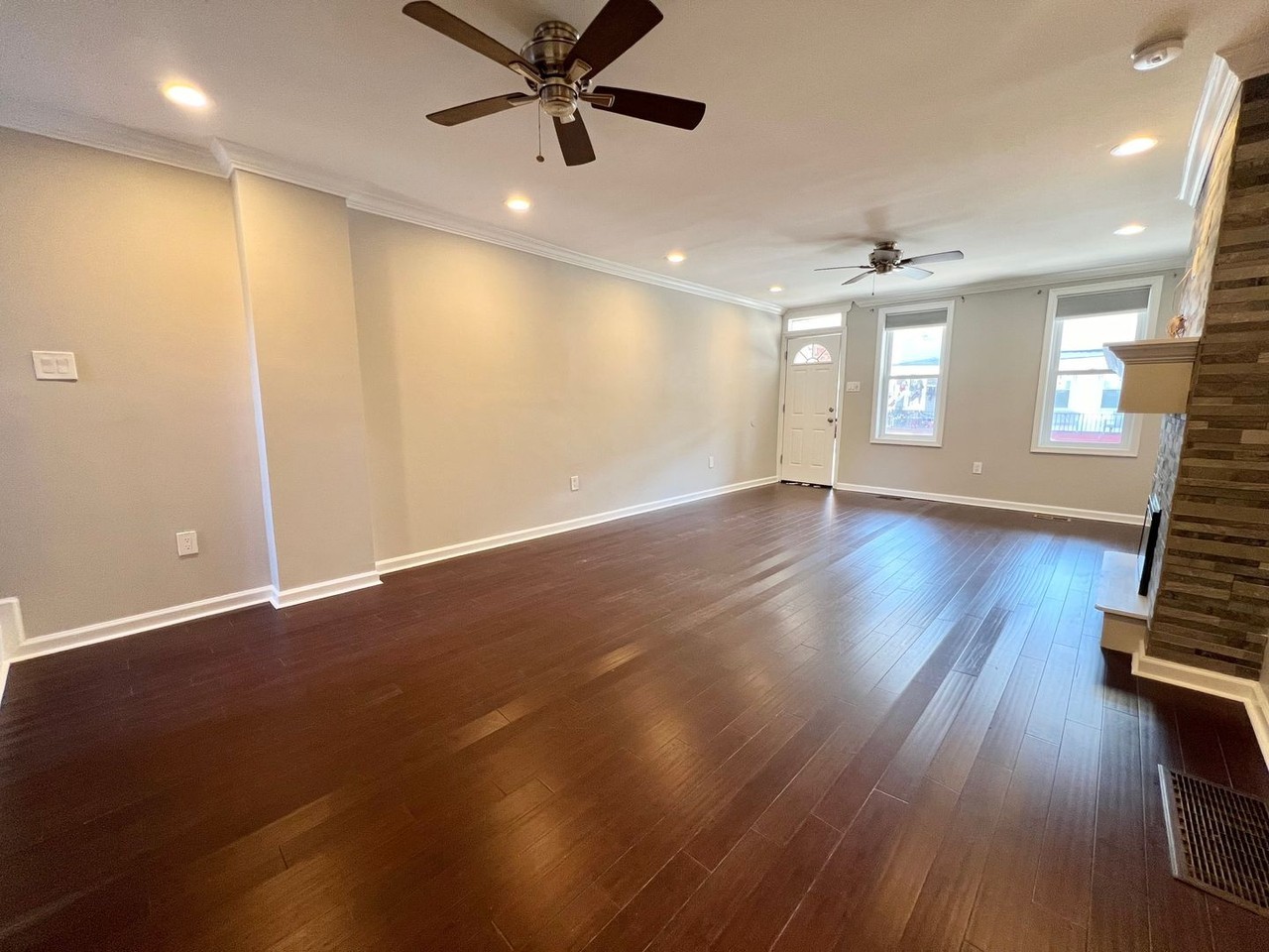 505 Pond St - Photo 3 of 18