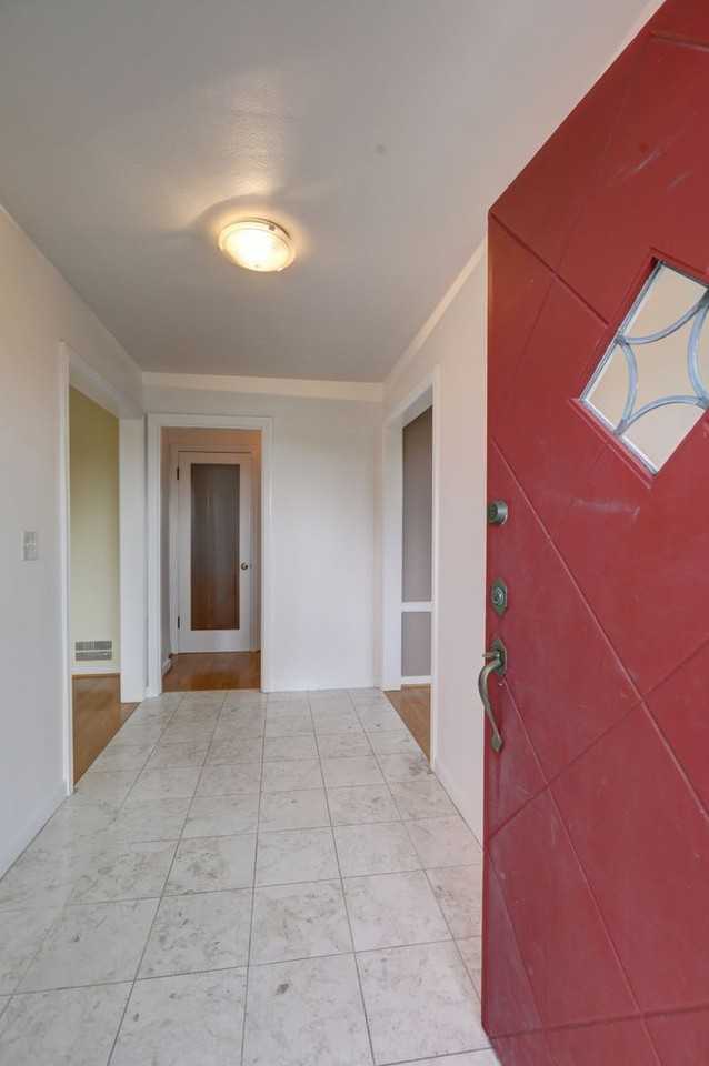 3856 46th Ave Ne - Photo 4 of 29