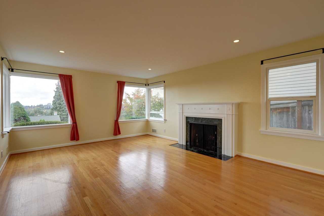 3856 46th Ave Ne - Photo 5 of 29