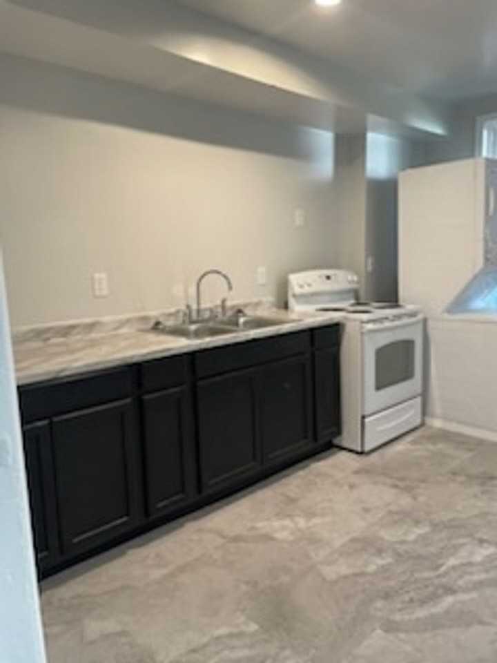 207 Summer Street - Photo 3 of 14