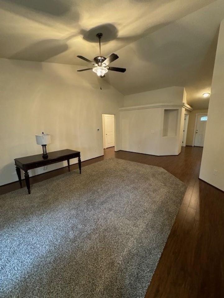 1588 Inverness Dr - Photo 5 of 14