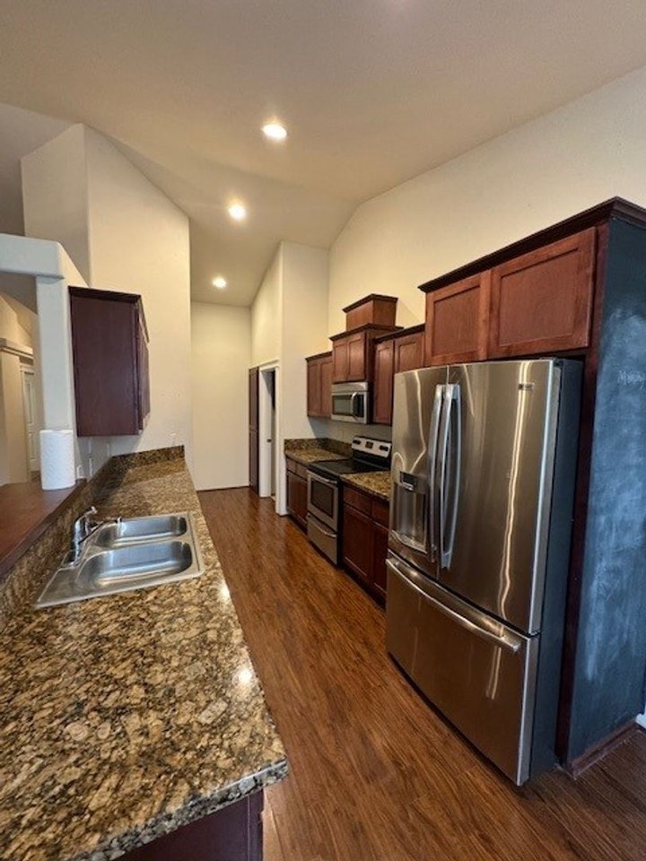 1588 Inverness Dr - Photo 6 of 14