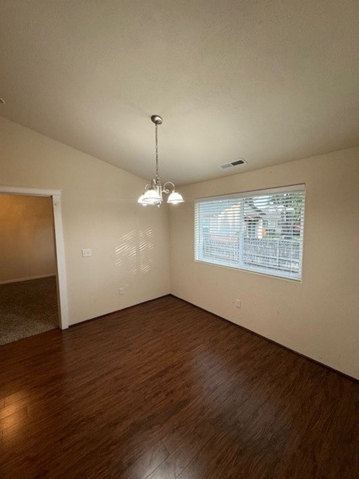 1588 Inverness Dr - Photo 7 of 14