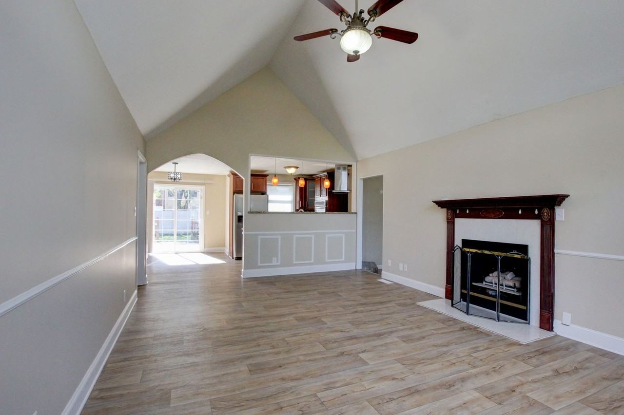 414 Manorstone Ln - Photo 6 of 50