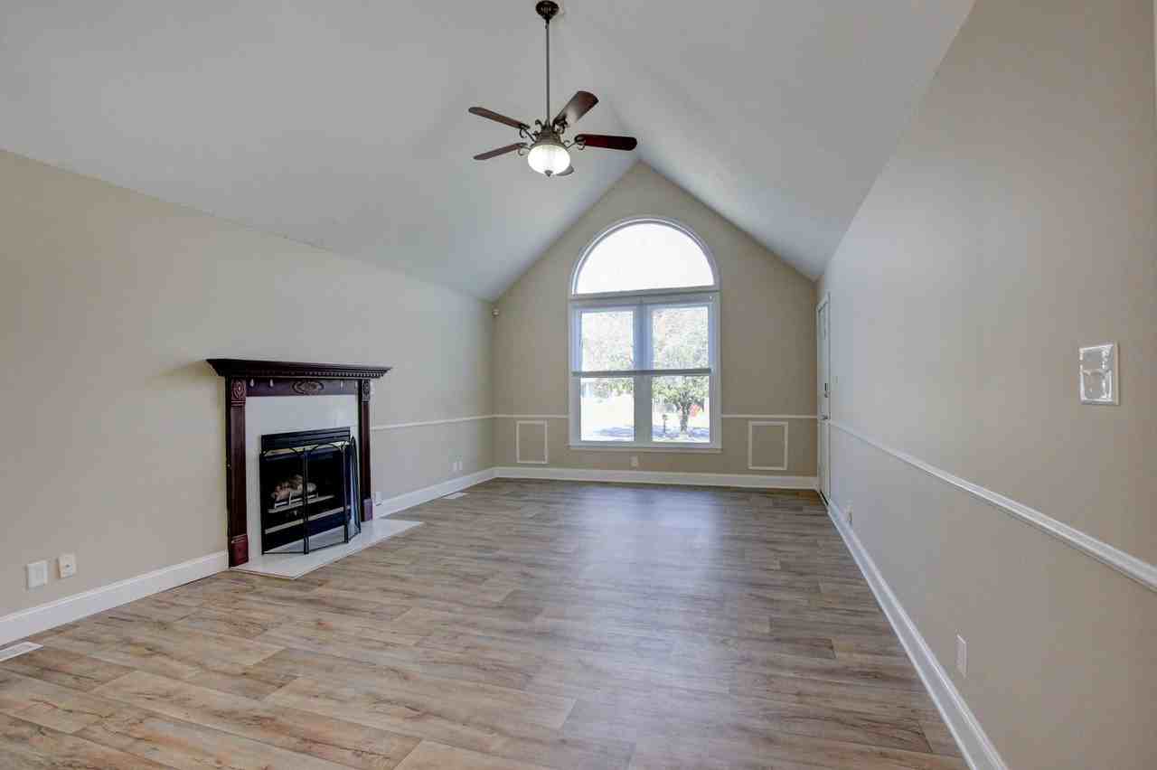 414 Manorstone Ln - Photo 7 of 50